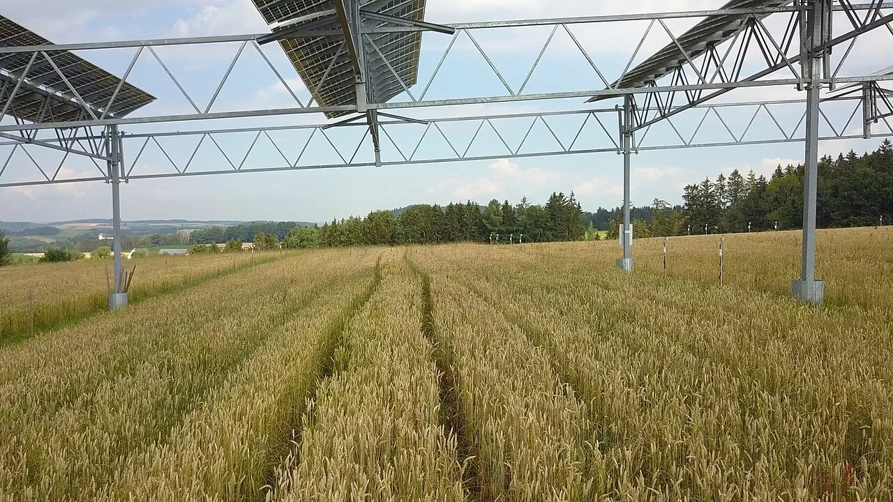 Photovoltaikstandort in einer deutschen Agrarlandschaft